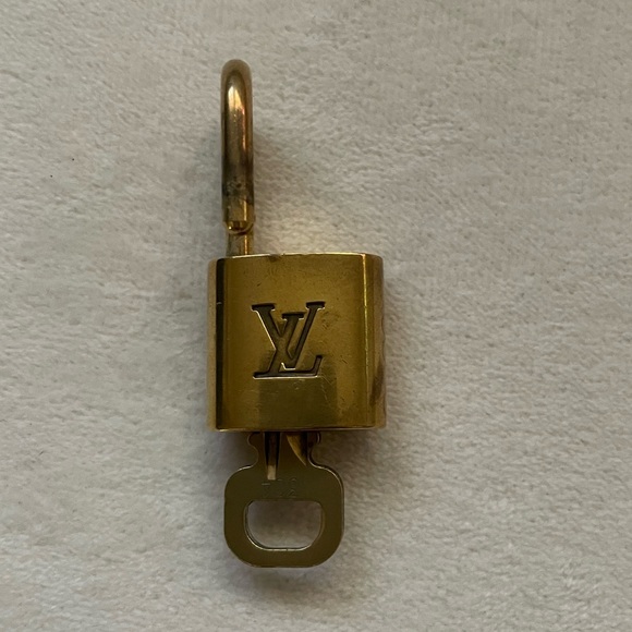 Authentic Louis Vuitton Padlock With Key #304 Gold Finished - Picture 4 of 9